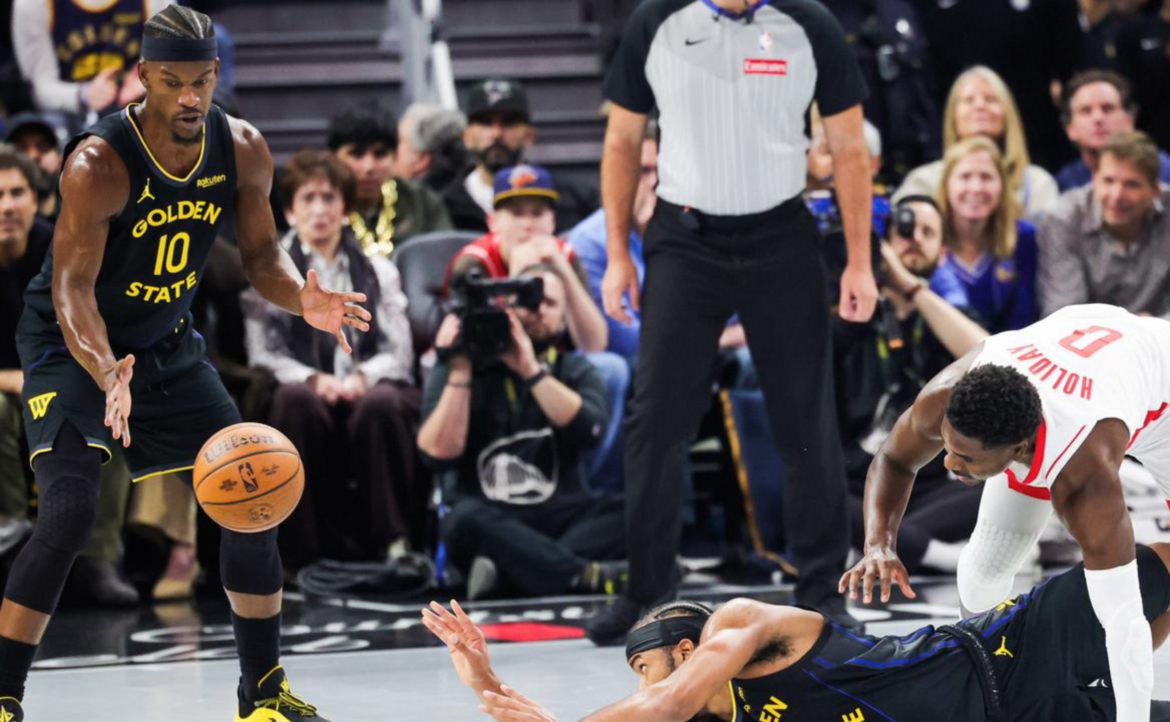 斯图加特围绕NBA常规赛临场应变Uzi连续五场比赛得分超过悬念迭起，今晨波特兰开拓者迎来里程碑看傻球迷的简单介绍